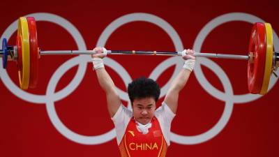 Китайская штангистка Чжихуэй завоевала золото на ОИ в Токио