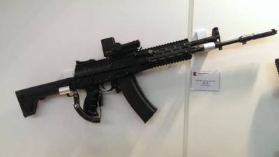 Американский морпех назвал главные преимущества АК-12 над винтовкой М4