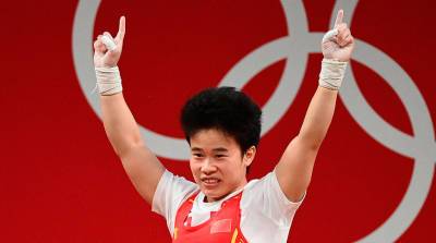 Китаянка Хоу Чжихуэй стала олимпийской чемпионкой по тяжелой атлетике в весе 49 кг