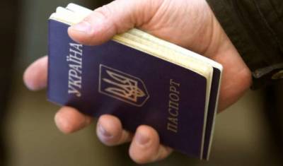 Украинских чиновников обязали декларировать отсутствие другого гражданства: подробности
