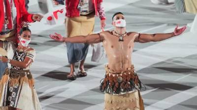 Напівоголений в олії: атлет Тауфатофуа став головною зіркою відкриття Олімпіади-2020