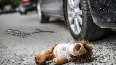 На Закарпатье под колесами авто погибла 2-летняя девочка