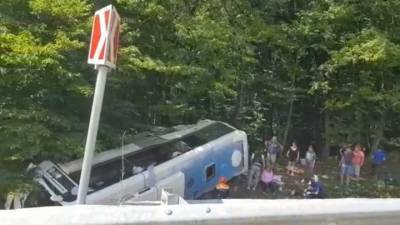 Два человека погибли в перевернувшемся туристическом автобусе на Кубани