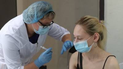 Минздрав рекомендовал «Спутник V» для вакцинации пациентов с онкологией