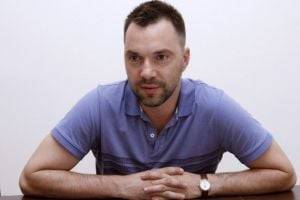 Арестович: Украина не будет вести переговоры по Донбассу в Минске