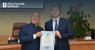 Рустам Минниханов наградил руководство АО «ТАИФ» за вклад в воссоздание собора Казанской иконы Божией Матери