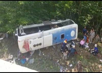 На Кубани автобус вылетел в кювет: 2 человека погибли, 20 ранены