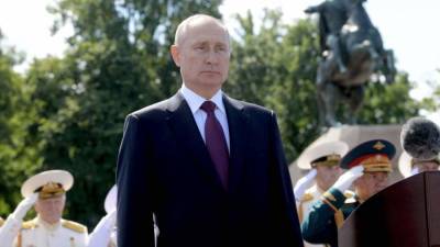 В Кремле рассказали об участии Путина в проведении военно-морского парада