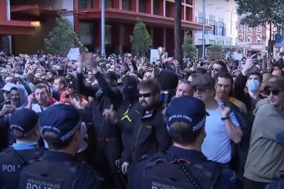 В Австралии продолжаются массовые беспорядки против локдауна из-за COVID-19