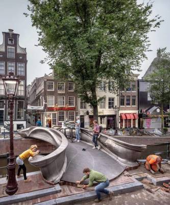 В Амстердаме открылся мост, напечатанный на 3D принтере