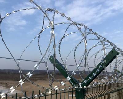 Эстония направит Литве 100 километров колючей проволоки для заграждения на границе с Беларусью