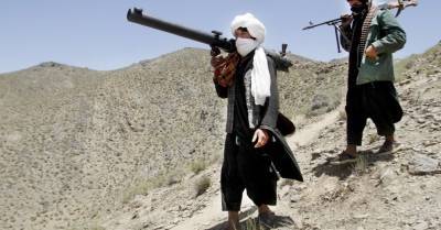 Афганистан: США нанесли авиаудары по талибам, Таджикистан готовится принимать беженцев