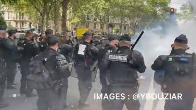 Парижские беспорядки приправили слезоточивым газом
