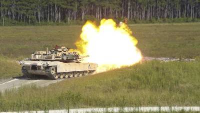 Военные эксперты Кнутов и Дандыкин высмеяли надежды Польши на «хлипкие» американские танки Abrams