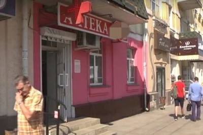 Владельцы аптеки в Смоленске изуродовали историческое здание розовой краской