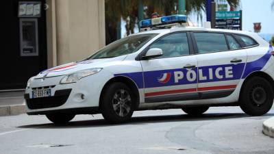 Парижские полицейские применили слезоточивый газ на акции против санитарных пропусков