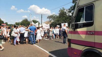 Акция медиков под Харьковом: врачи три месяца ждут зарплату
