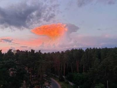 В соцсетях постят фотографии "атомного облака" из Киева