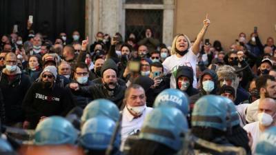 В Италии прошли протесты против ковид-сертификатов