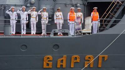 Морской парад с участием кораблей ТОФ и ВМС Вьетнама состоялся во Владивостоке