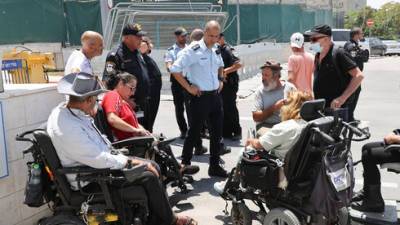 "Израиль будет пылать": инвалиды возобновляют акции протеста на дорогах по всей стране