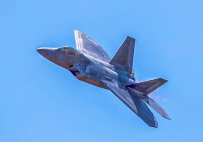 На случай войны против России: В США рассказали о судьбе истребителей F-22 Raptor