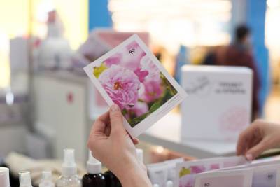 В Крыму можно выиграть годовой запас косметики при помощи открыток
