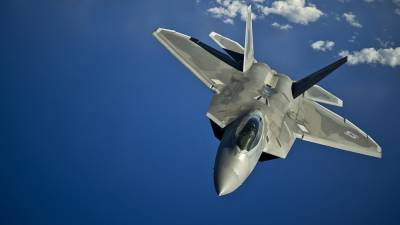 19FortyFive озвучило две причины несостоятельности F-22 Raptor в борьбе с Россией