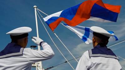 Дмитрий Никулин и Валерий Савинов поздравили моряков с Днем ВМФ