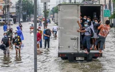 Сильные ливни затопили районы столицы Филиппин, проводится эвакуация
