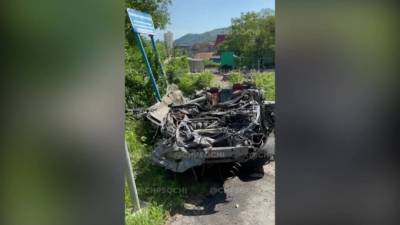 В Сочи погибли три пассажира упавшего в реку автомобиля