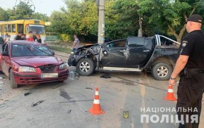 В Одессе четыре человека пострадали в ДТП с внедорожником
