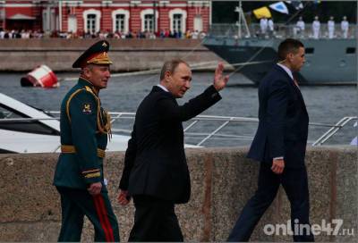 Владимир Путин в Кронштадте поздравил военных с Днем ВМФ
