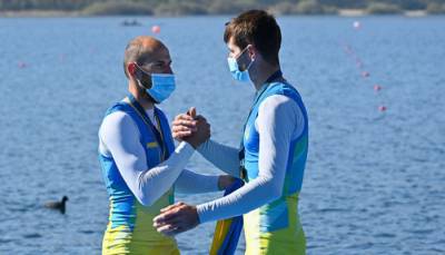 Хмара и Ковалев выиграли утешительный заплыв на Олимпиаде и вышли в полуфинал турнира в академической гребле