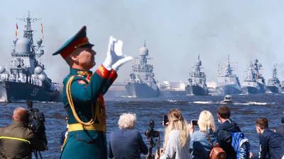 Главный военно-морской парад проходит в Санкт-Петербурге. Трансляция