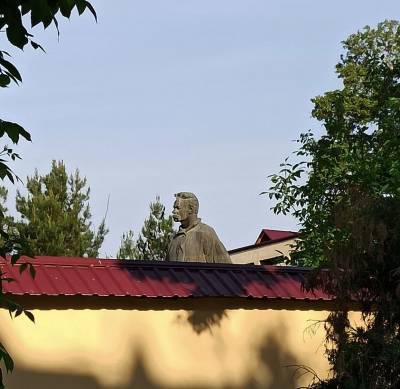 В Ташкенте отыскался знаменитый памятник Горькому