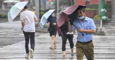 Тайфун Ин-Фа обрушился на Китай после рекордного наводнения (видео)