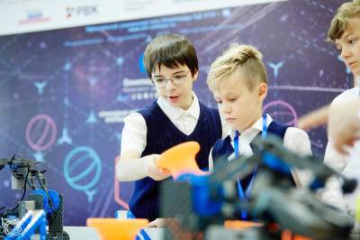 Школьники разбирают практики будущего на «Архипелаге-2121» в Великом Новгороде – Учительская газета