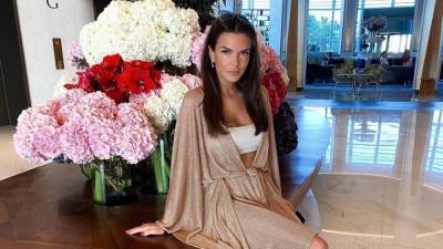Беременная звезда "Дома-2" Катя Жужа ежедневно тратит в Турции более 400 тысяч рублей