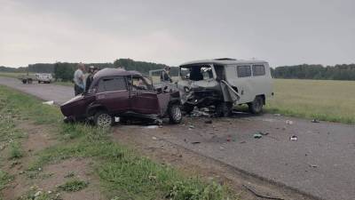 В ДТП на омской трассе трое погибли, восемь пострадали