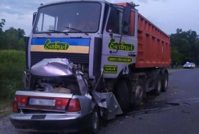 В Полтавской области грузовик раздавил легковушку, погибли 4 человека
