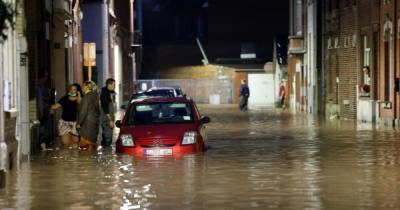На Бельгию снова нашли наводнения: авто смывает водой (ФОТО)