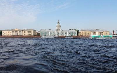 На водных объектах Петербурга ожидаются волны в метр высотой
