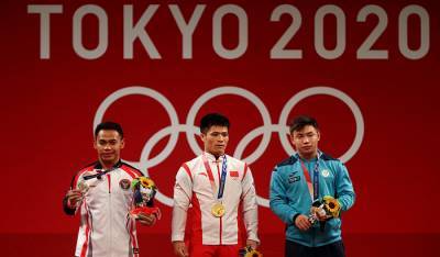 Китаец Ли выиграл золото Олимпиады в тяжелой атлетике до 61 кг