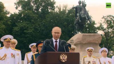 «Слава Андреевского стяга никогда не померкнет»: Путин поздравил военных с Днём ВМФ