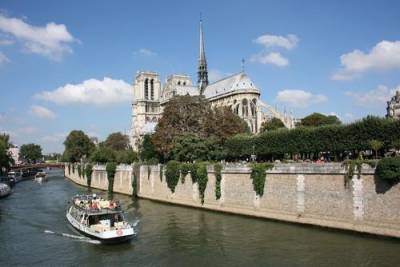 Макрон заявил, что церемония открытия Олимпиады 2024 года в Париже пройдет на берегах Сены и на самой реке
