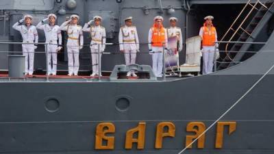 Морской парад в честь Дня ВМФ прошел во Владивостоке