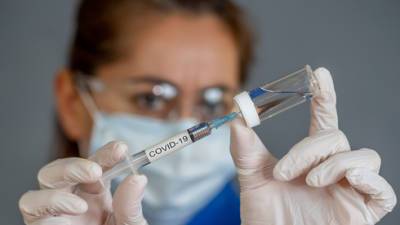 Через 5 месяцев после вакцинации: риск заразиться коронавирусом вырастает вдвое