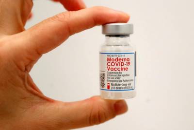 Евросоюз одобрил иммунизацию подростков от 12 лет COVID-вакциной Moderna