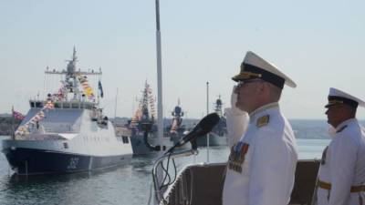 Парад кораблей и авиация: в Севастополе отметили День ВМФ - фото
